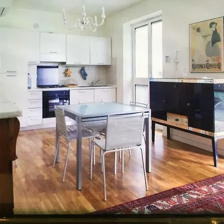 Casa Con Giardino קרביה